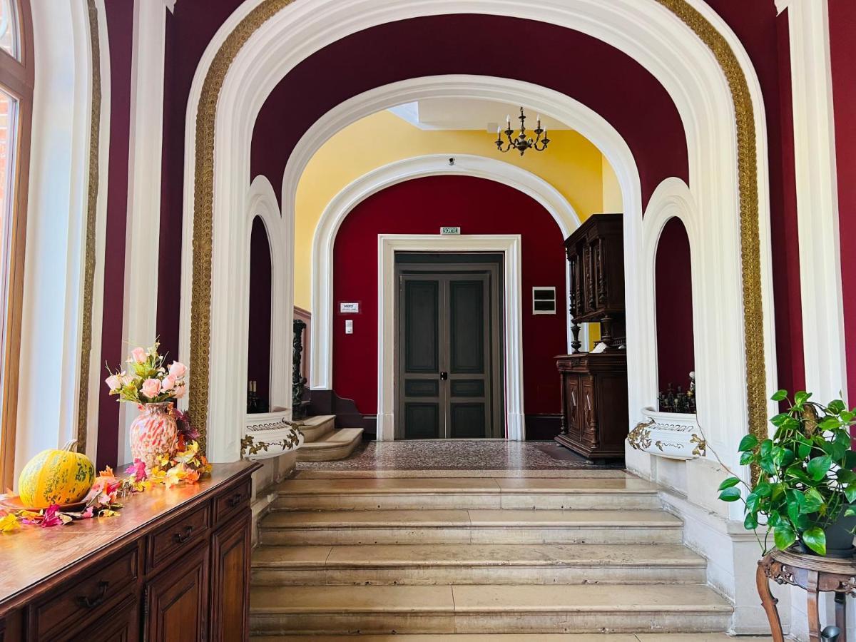 Chateau De Crenille Chaumes-en-Brie Екстериор снимка