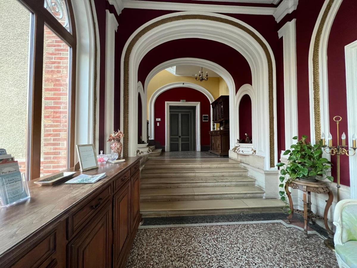 Chateau De Crenille Chaumes-en-Brie Екстериор снимка