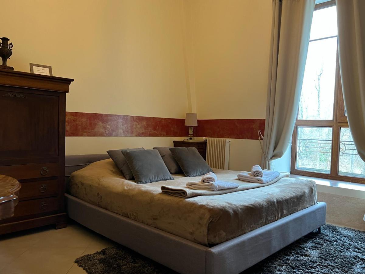 Chateau De Crenille Chaumes-en-Brie Екстериор снимка
