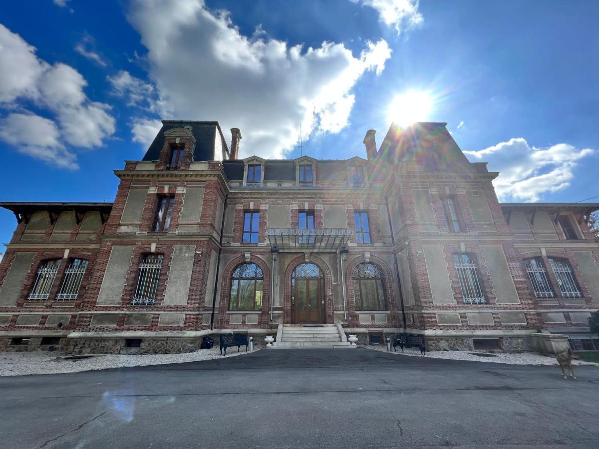 Chateau De Crenille Chaumes-en-Brie Екстериор снимка