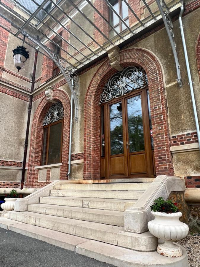 Chateau De Crenille Chaumes-en-Brie Екстериор снимка